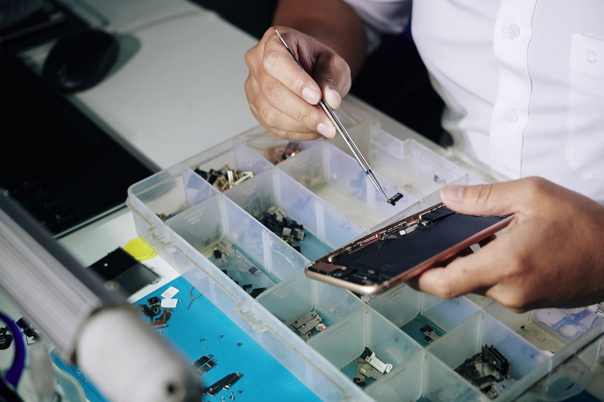 Five Questions to Ask a Mobile Phone Repair Service before Commitment