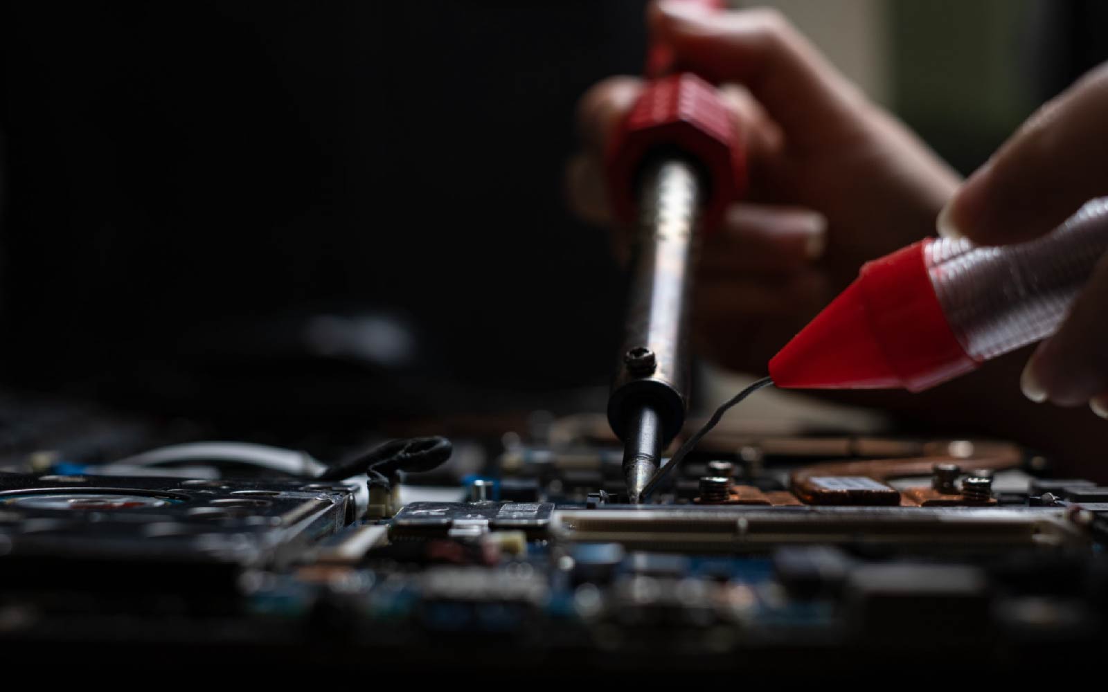 What Should You Look For In A Laptop Repair Tool Kit?